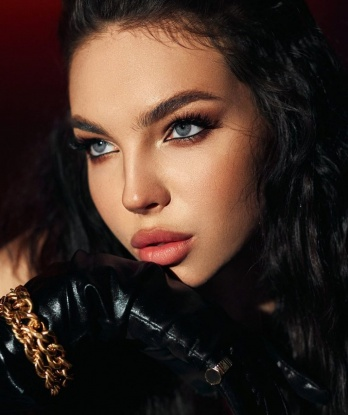 Оксана, 19 лет, 4 размер груди